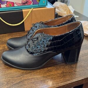 Julia Bo Oxford pumps size 9